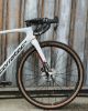 Billede af Corratec AllRoad C1 2022 - Carbon Gravel bike -  1x11  Shimano Di2 GRX Elektroniske Gear og Mavic Gravel Hjulsæt - KUN STR. 49(ca. 162-170cm)